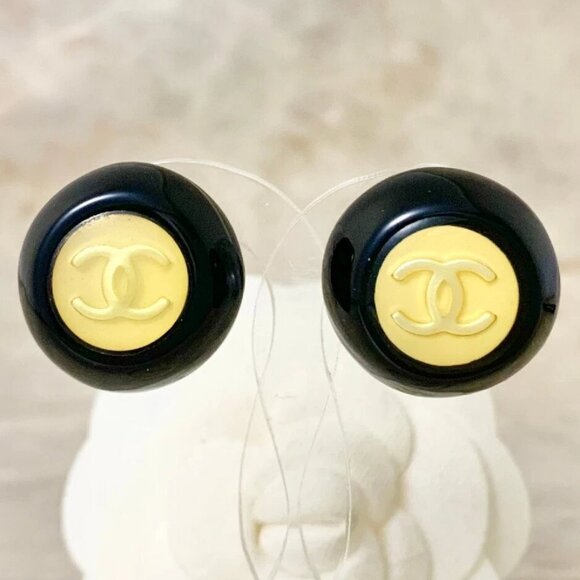 CHANEL CC Logos Black Round Clip-On Earrings Silver Tone 96P Auth #0736